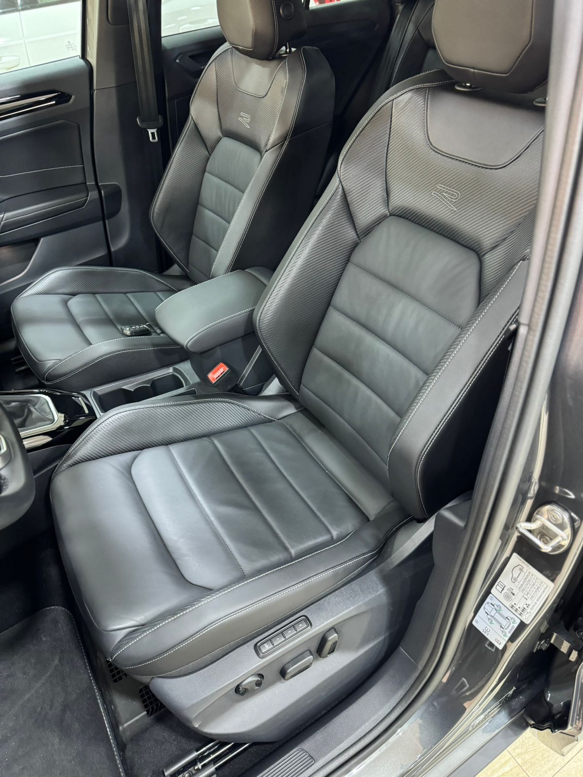 Lazrak auto Volkswagen t-roc r-line 2024 